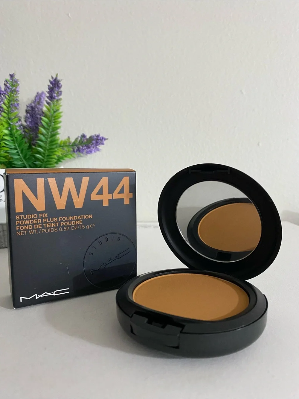 NW44 ~ MAC Studio Fix Powder Plus Foundation, 0.52 OZ, Original / Old Formula